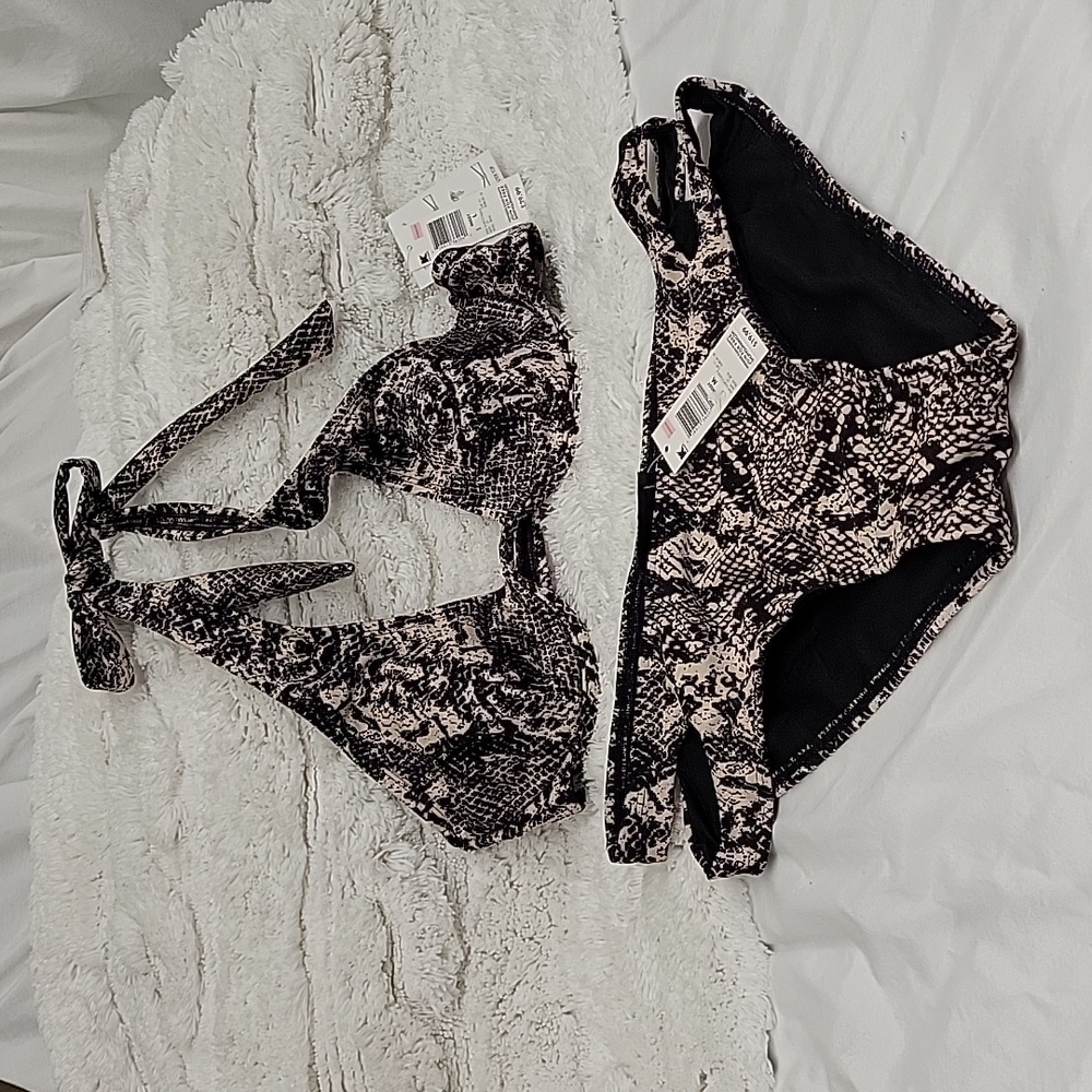 Snake print bikini - Picture 1 of 6